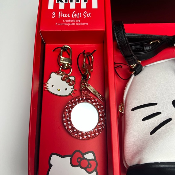 Hello Kitty 3 pieces gift set crossbody bags with 2 bag charms with Original Box - Picture 5 of 8